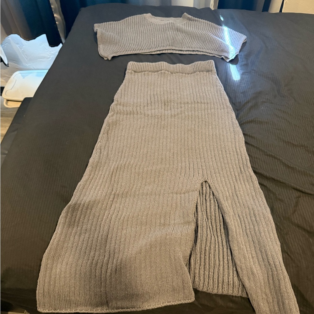 Gray Ribbed Knit Skirt - Picture 2 of 3